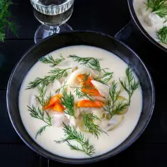 Krämig fisksoppa med dill, morötter och potatis. Ett härligt fisksoppa recept för en mysig middag.