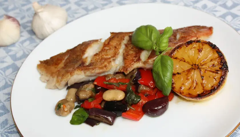 Stekt uer med ratatouille och grillad citron. Ett perfekt uer recept för en härlig middag.