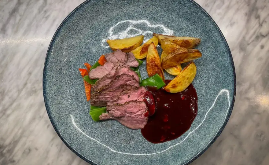 Lammrostbiff i ugn eller på grill - så lyckas du