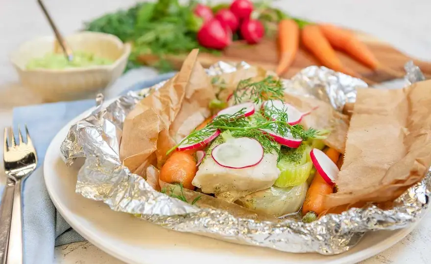 Fiskpaket på grillen - så blir fisken saftig och smakrik