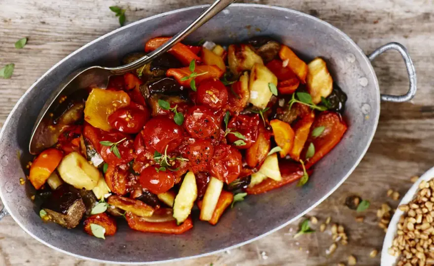 Ugnsrostad tomatsås som lyfter grillat och vardagsmat