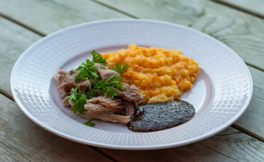 Rimmad bog med rotmos - så lyckas du med saftigt kött