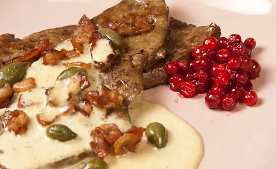 Lever recept med lök och bacon - så blir den mör och saftig