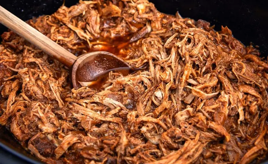 Pulled pork i ugn - så blir den saftig och lätt att dra isär