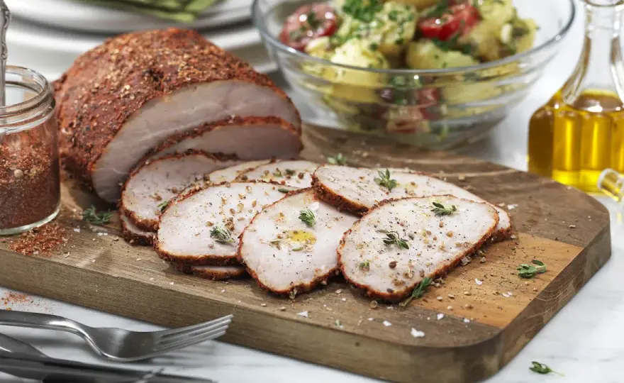 Pastrami hemma - så lyckas du med rök, ånga och tunna skivor