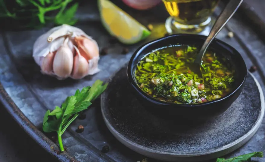 Chimichurri recept - så gör du den klassiska grillsåsen