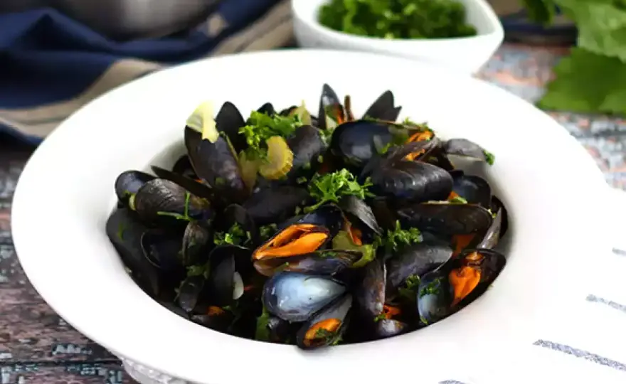 Moules marinières - så lagar du klassikern hemma