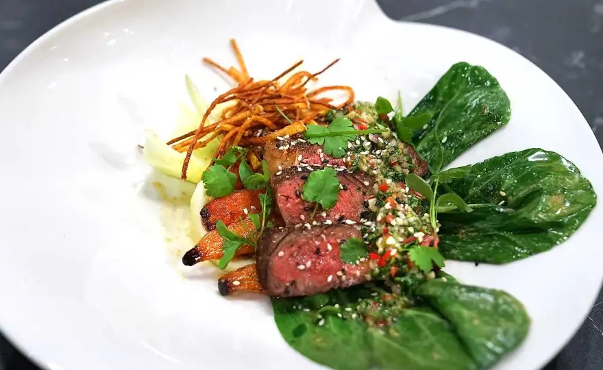 Asiatisk ryggbiff med perfekt stekyta och balans