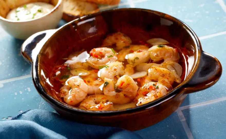 Gambas pil pil med räkor, vitlök och chili - så lyckas du hemma