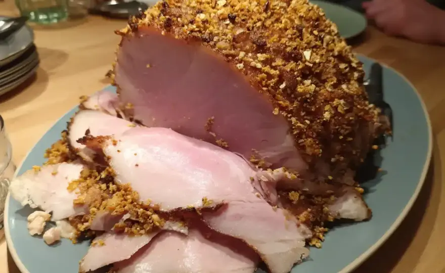 Griljera julskinka - så får du en jämn och gyllene yta