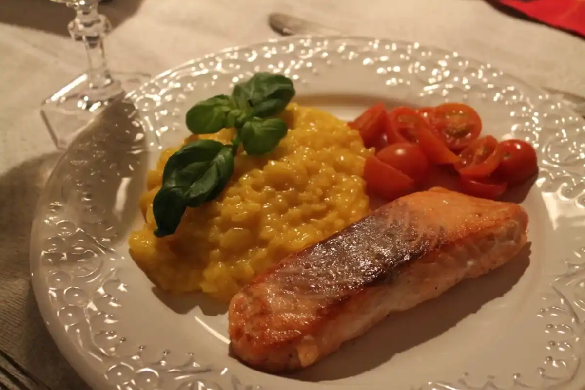 Saffransrisotto med lax - krämig, frisk och enkel att lyckas med