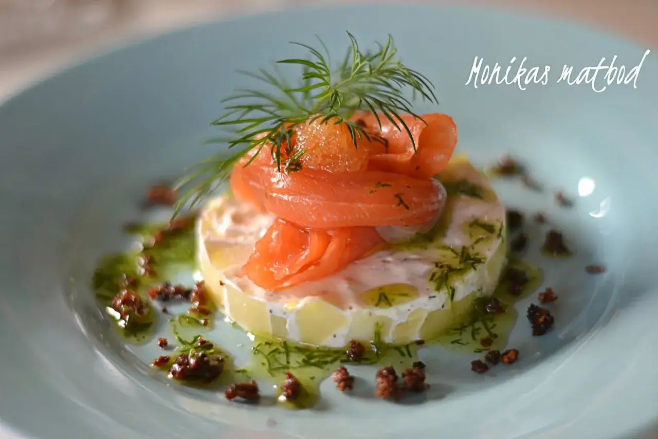 En läcker potatis- och laxrätt med dillolja, perfekt för ett somrigt dillolja recept.